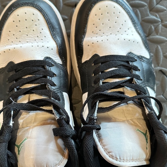 Nike Low Top Sneakers in Black, White & Mint Green - Picture 4 of 4